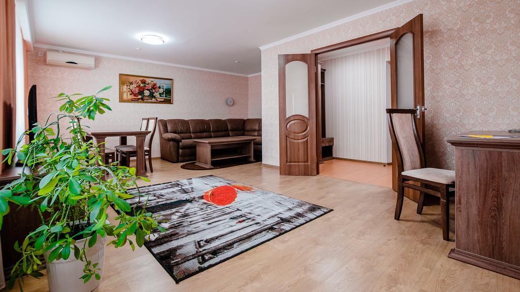 україна Готель 3*